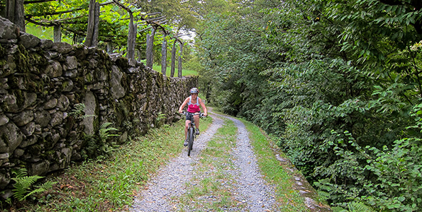 Gravel road in Lodano